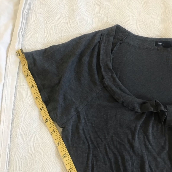 SOLD !!!! - 2️⃣Bundle Gap short sleeve tops..! - Picture 10 of 16